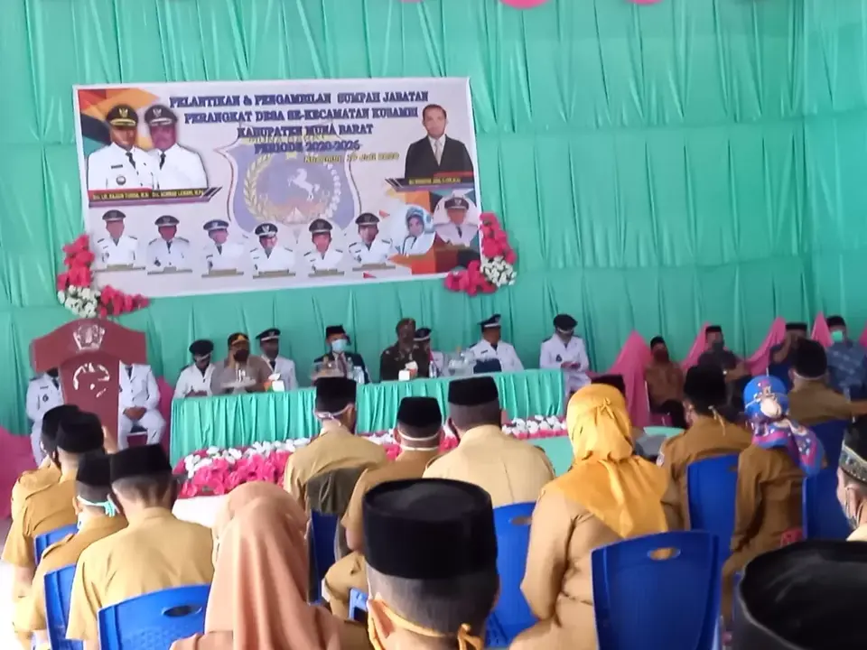Camat Kusambi Lantik Perangkat Desa