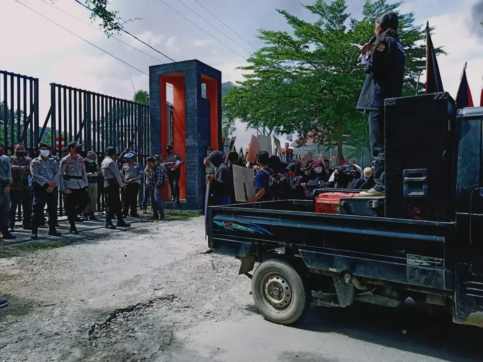 Gunakan Jalan Umum untuk Aktivitas Tambang, Perusda Kolaka Didemo