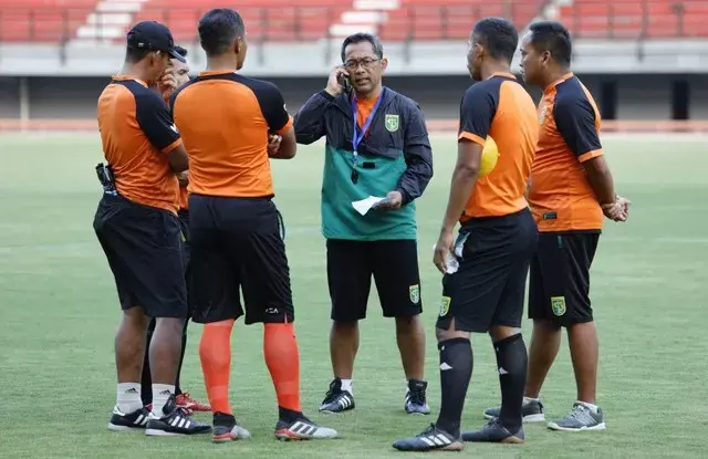 Persebaya Hentikan Latihan