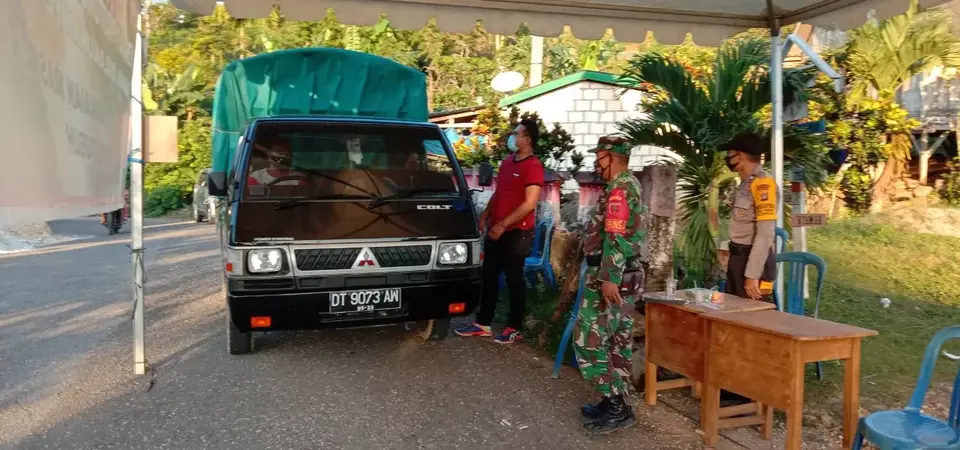 Menuju New Normal, Koramil Sampolawa Kawal Penjagaan Posko Covid-19 di Hendea
