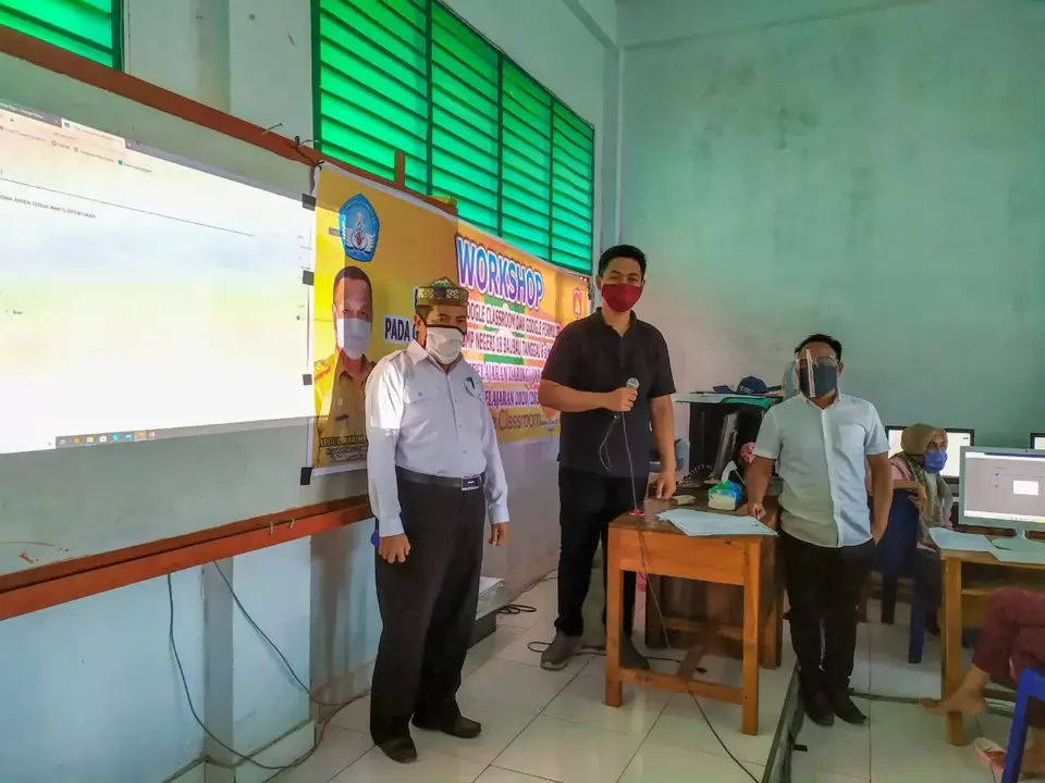 SMPN 18 Baubau Gelar Pelatihan Pembelajaran Online