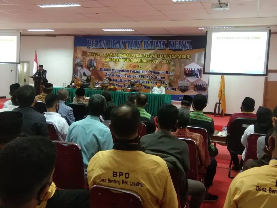 Kukuhkan Pengurus ABPD, La Bakry Harap Bumdes Dikelola Anak Muda