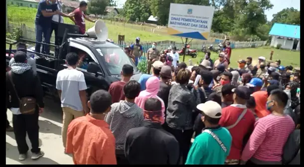 Forkom P2M Mubar Demo Usut Pergantian Perangkat Desa di Kantor DPMD