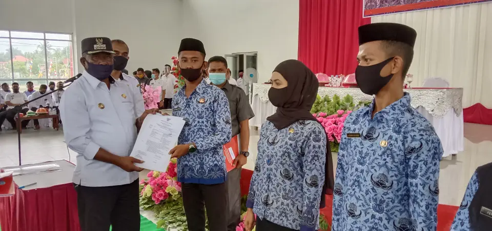 Serahkan SK 100 Persen CPNS, Bupati Buteng: Loyal, Kerja Disiplin, dan Berikan Pelayanan Prima