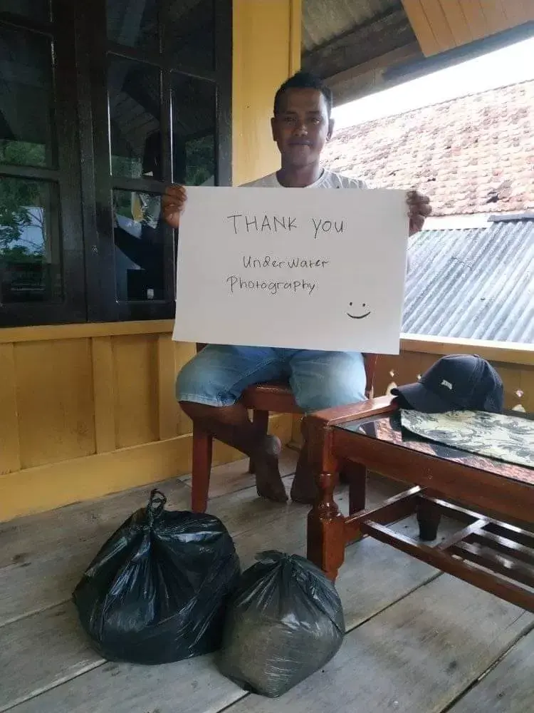 14 Pelaku Pariwisata Dapat Paket Sembako dari Bule