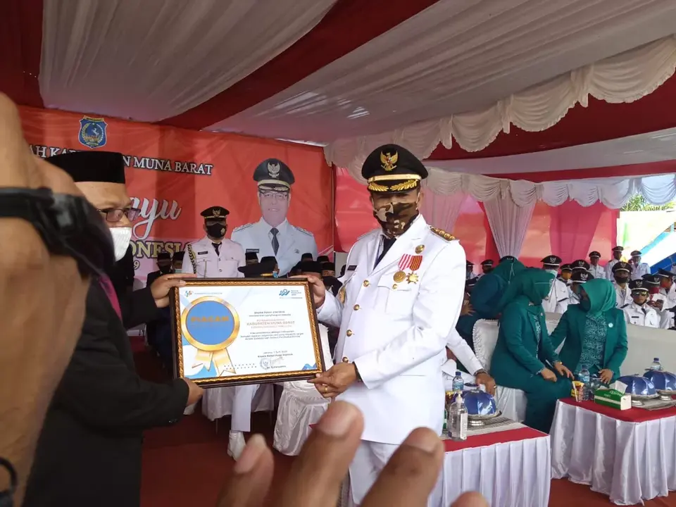 Bupati Mubar Terima Piagam Penghargaan Dari BPS RI