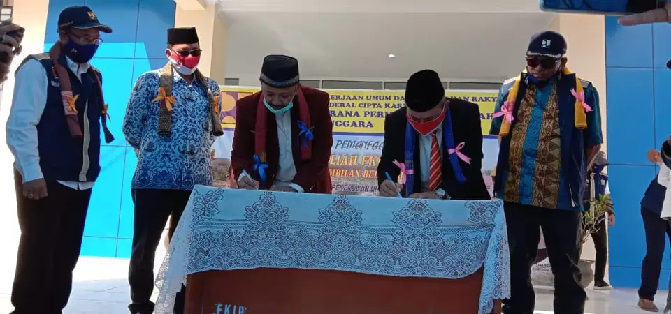Sempat Mangkrak, Dua Gedung Perkuliahan USN Kolaka Diserahterimakan
