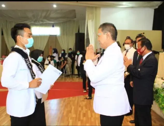 Dekan FK Unibos Pimpin Pengambilan Janji Sarjana Kedokteran