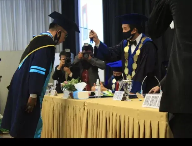 Rektor Kukuhkan 271 Alumni Unibos