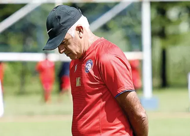 Pelatih Gomez Dikabarkan Hengkang dari Arema