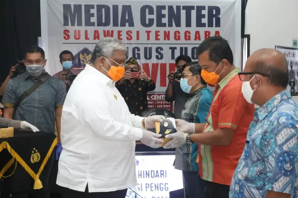 Sambut Pilkada Serta Menekan Penyebaran Covid-19, Pemprov Sultra Launching Sejuta Masker