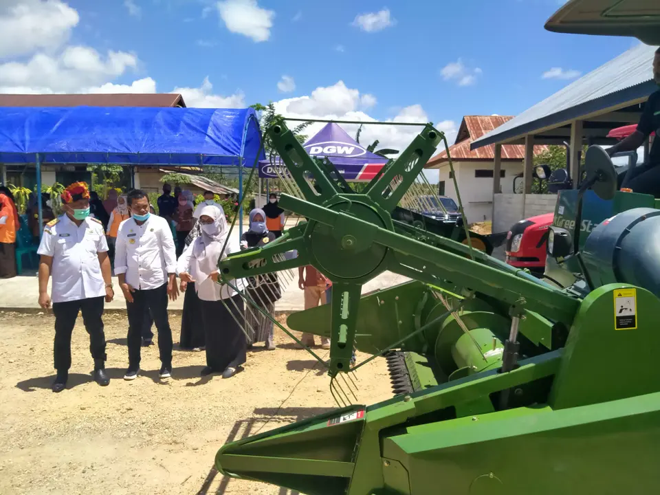 Pemkot Baubau Keciprat Mesin Canggih, Panen Padi Semakin Enteng