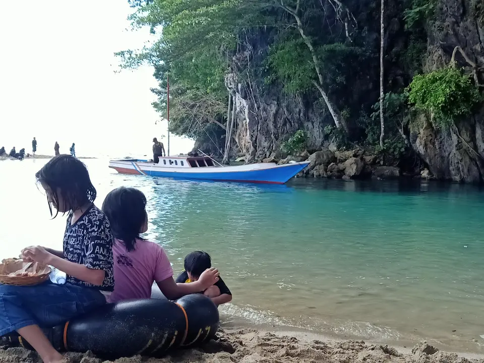 Kapal Nelayan Ditambat di Sungai Terpendek di Dunia, Pengunjung Wisata Terganggu