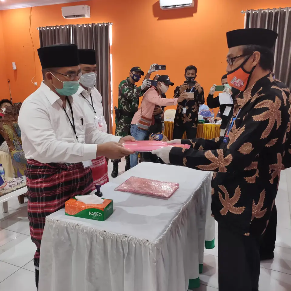 Abu Hasan Pendaftar Pertama Pilkada Butur, Didoakan Perangkat Masjid Benteng Kulisusu