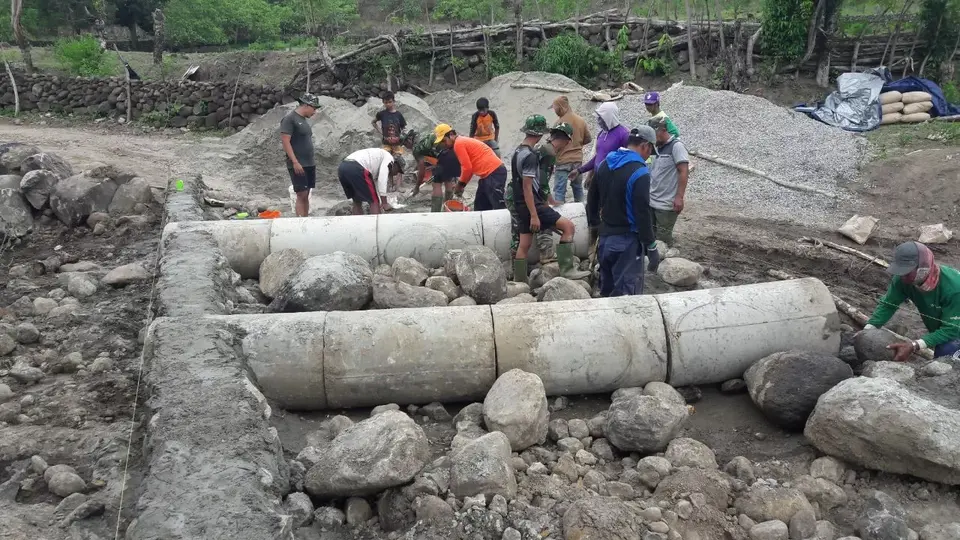 Satgas TMMD Pasang Gorong-gorong di Desa Mattirotasi