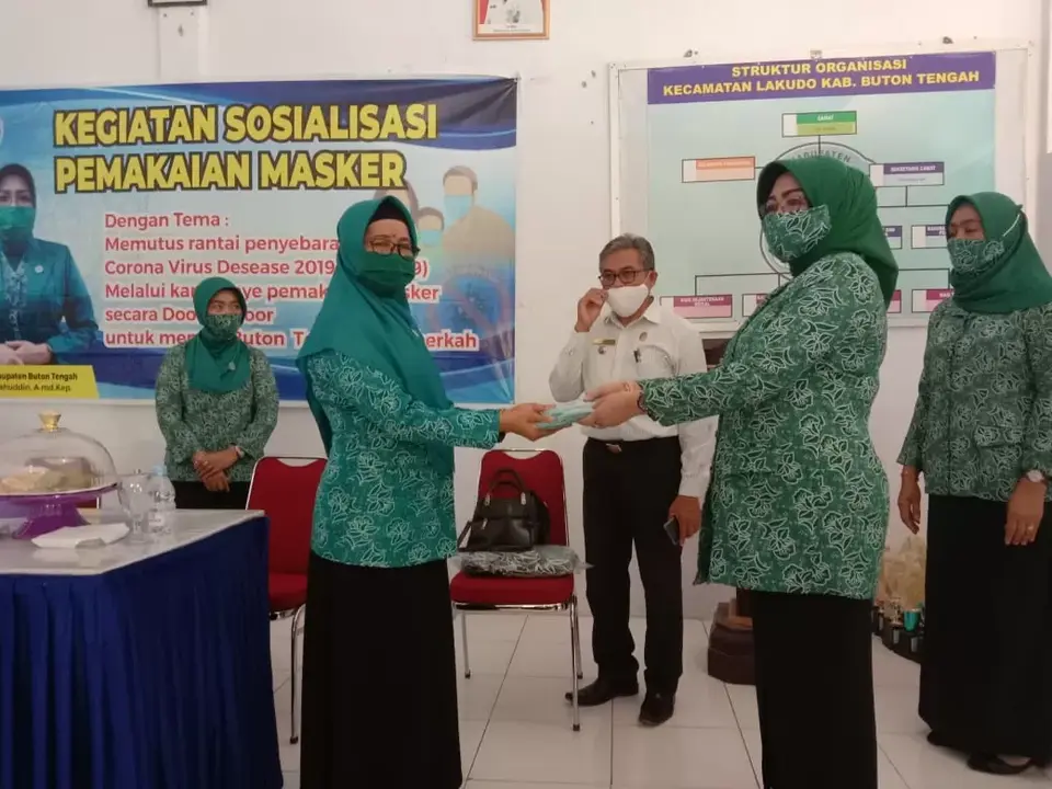 Tekan Penyebaran Covid-19, TP-PKK Buteng Sosialisasi dan Bagikan 3.000 Masker
