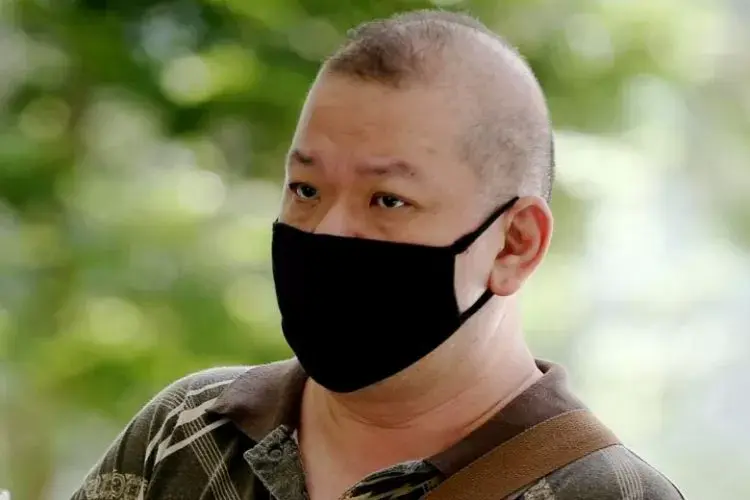 Pria Ini Dipenjara Gegara Lepas Masker dan Batuk di Kerumunan