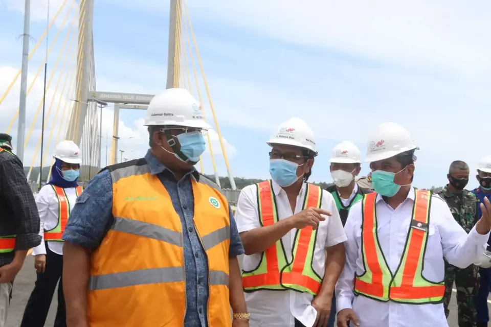 Uji Beban Jembatan Teluk Kendari, Gubernur Ingat Jembatan Penghubung Pulau Buton dan Muna