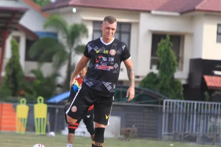 Everton Menang, Adam Mitter Senang