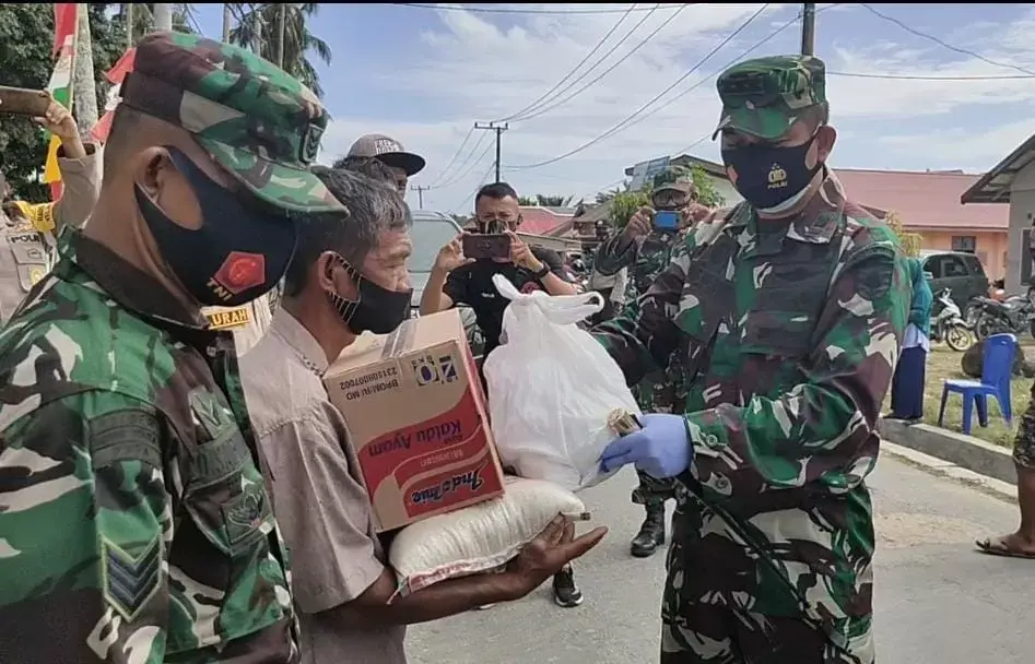 Tingkatkan Kesejahteraan Masyarakat di Tengah Pandemi, Pangdam XIV/Hasanuddin Dukung Bakti Sosial
