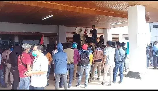 Polisi Kawal Demo Penolakan UU Cipta Kerja