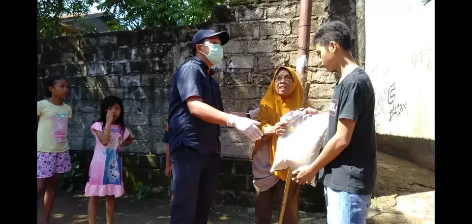 Bagikan Beras Ribuan Karung, Tim Militan Sahrul Said Sasar GTT