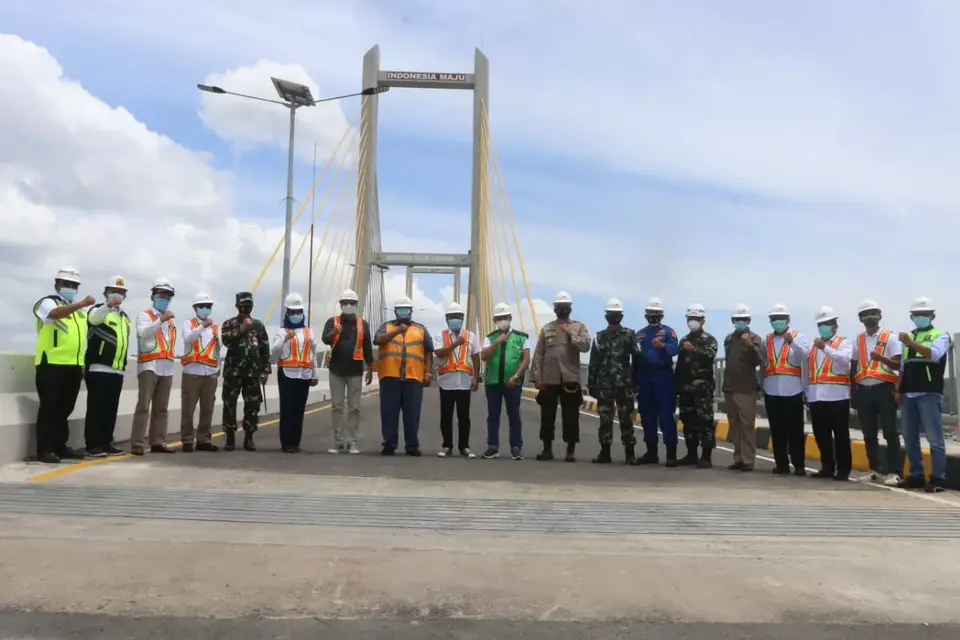 Jembatan Teluk Kendari Diuji Beban