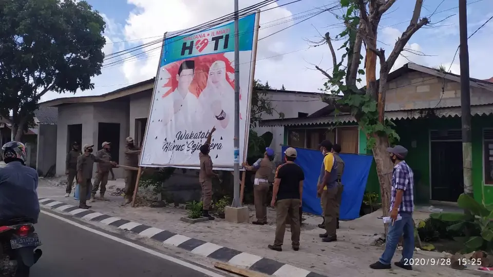 Melanggar, APK Paslon Kada Wakatobi Ditertibkan