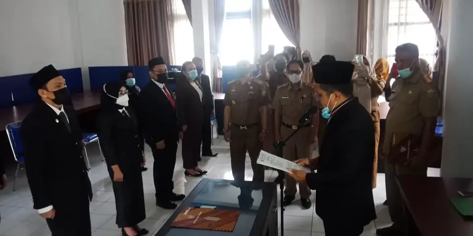 Ridwan Badallah Lantik Pejabat Administrator dan Pengawas Pemprov Sultra
