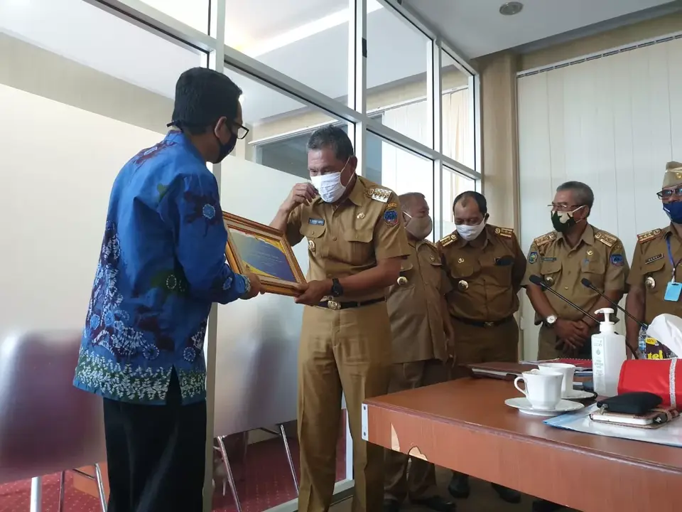 Empat Tahun Raih WTP, Kolaka Terima Piagam Penghargaan