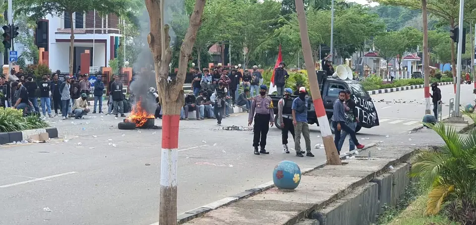 Diserbu Orang Tidak Dikenal, Peserta Aksi Unjuk Rasa di Kolaka Kocar-kacir