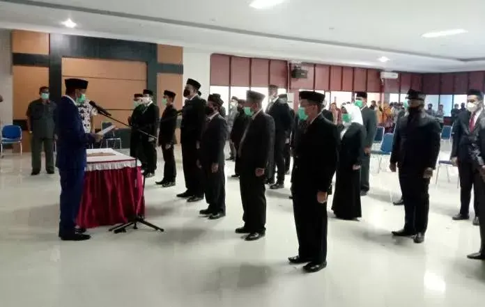 Abdul Rahim Lantik Pejabat Administrator dan Pengawas Lingkup Pemprov Sultra