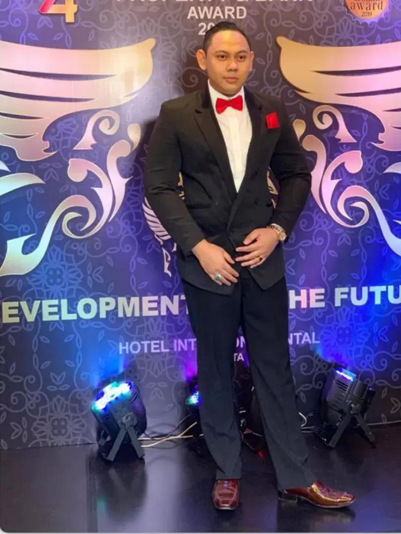 Putra Daerah Kota Baubau, Fadel Christopol Raih Penghargaan Award 2020