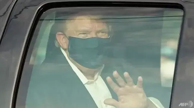 Positif Covid-19, Donald Trump Tetap Sapa Pendukung Pakai SUV