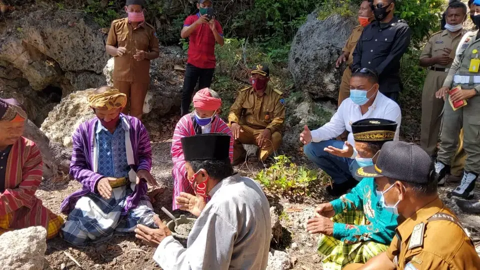 Bupati Arusani Launching Pembangunan Jalan, Pelabuhan Rakyat dan Sarana Olahraga di Siompu