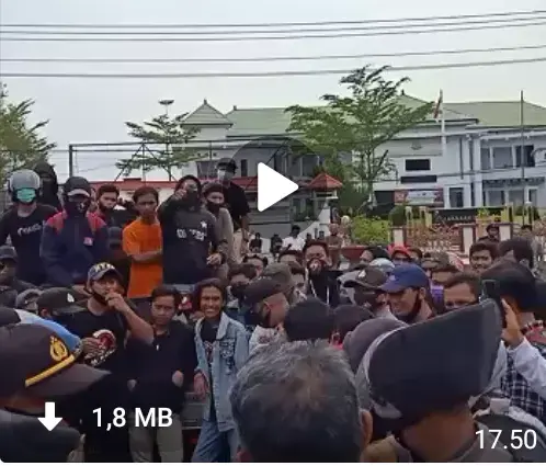 Tidak Ditemui Bupati, Mahasiswa Ngotot Duduki Kantor Pemda Kolaka