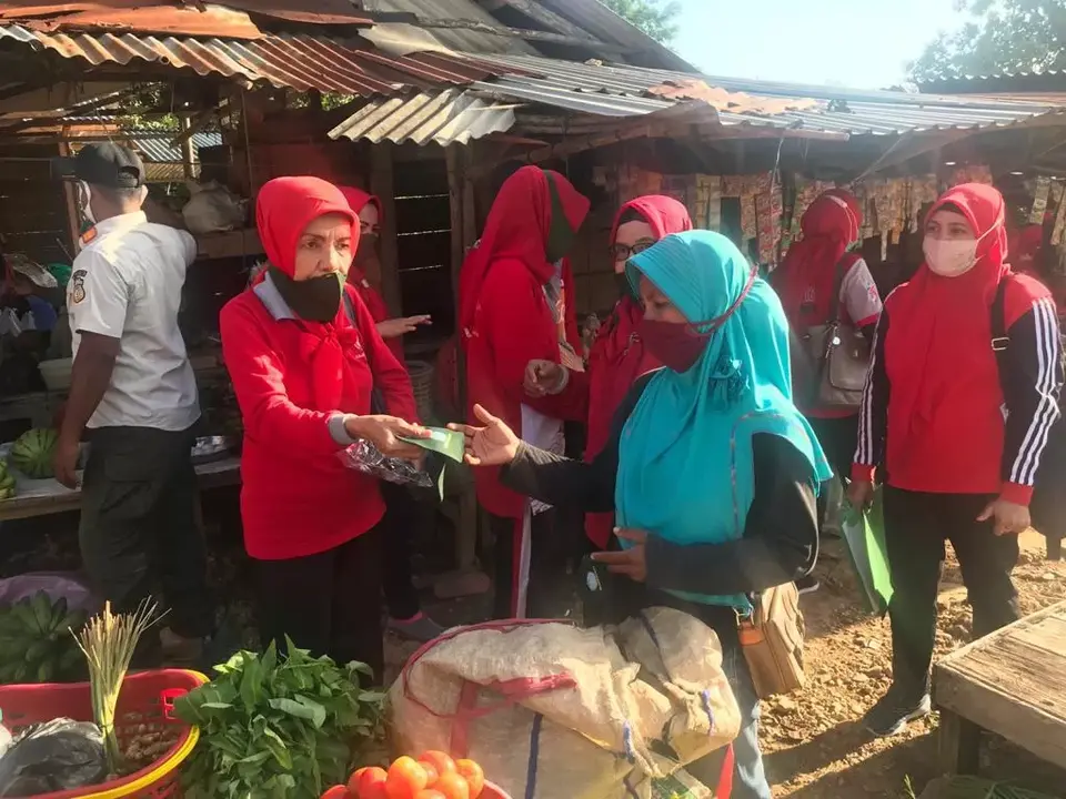 TP PKK Buton Bagi Lima Ribu Masker