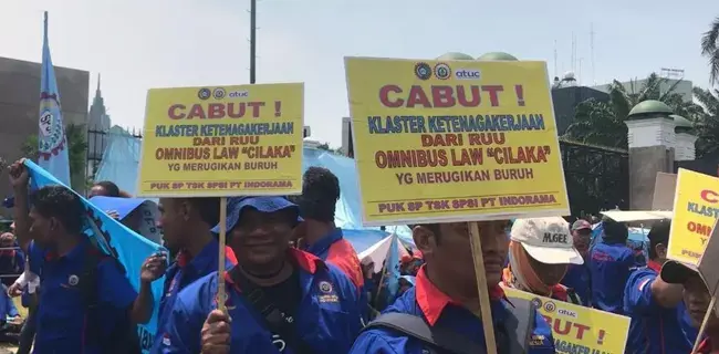 Jokowi Teken UU Ciptaker, Pengamat: Dua Pilihan Dapat Dilakukan Serikat Pekerja Untuk Pastikan Adanya Perlindungan Terhadap Buruh