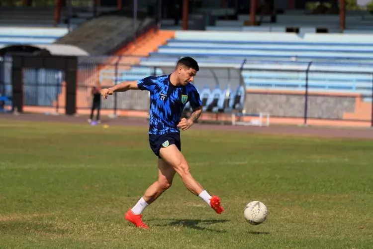 Persela Lamongan Kerja Sama dengan Apparel Adhoc