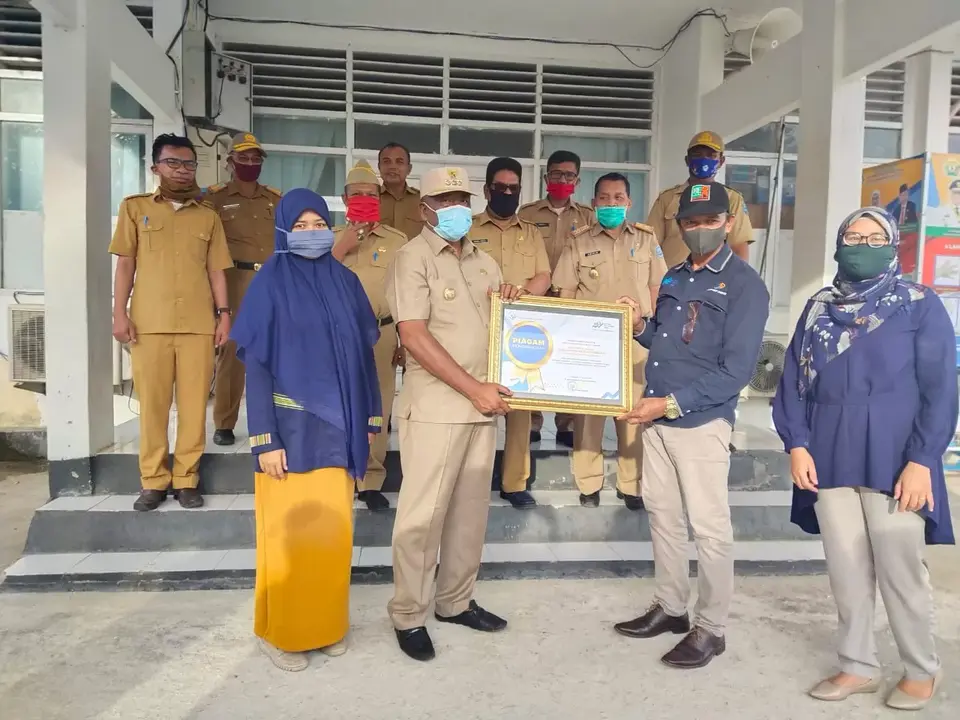 Hari Pahlawan, Pemkab Buteng Terima Penghargaan dari BPS