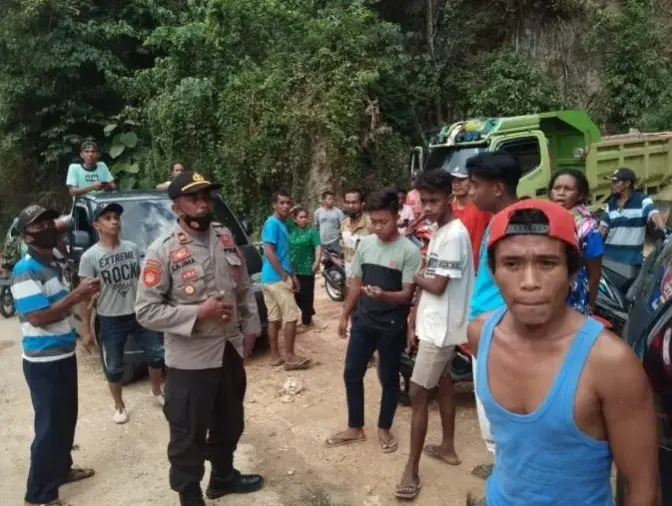 Pecahkan Pipa Air, Warga Hentikan Aktivitas Proyek Pengerjaan Jalan di Kapuntori