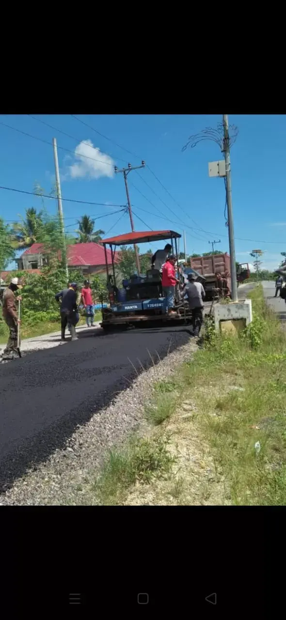Pemda Lanjutkan Pengaspalan Jalan Ring Road Laworo