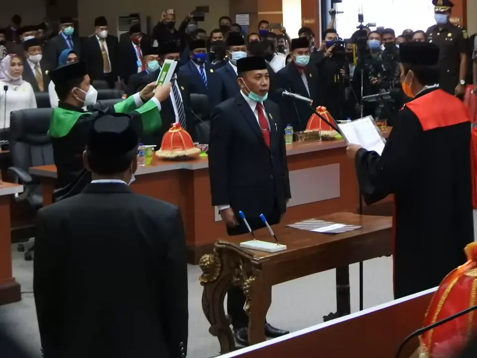 Dilantik, Syaifullah Halik Resmi Memimpin DPRD Kolaka Menggantikan Saenal Amrin