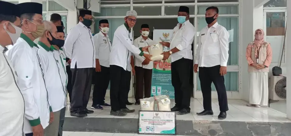 Baznas Buteng Bagikan 1001 Paket Beras untuk Lansia dan Janda di Tiga Kecamatan