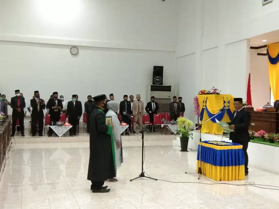Hasni Dilantik Jadi Anggota DPRD Buton Gantikan Almarhum H Bariudin