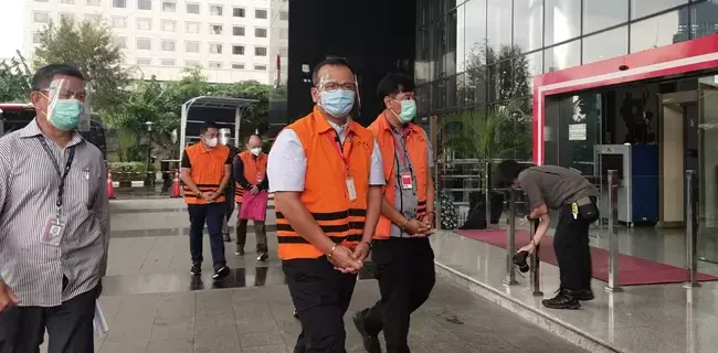 Tiba Di Gedung KPK, Edhy Prabowo Dan 4 Tersangka Kompak Tutup Mulut