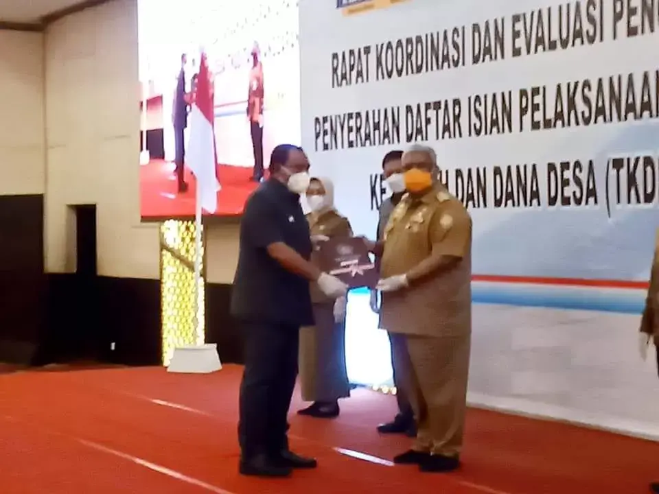 Gubernur Sultra Serahkan DIPA TA 2021 pada Pemkot Baubau