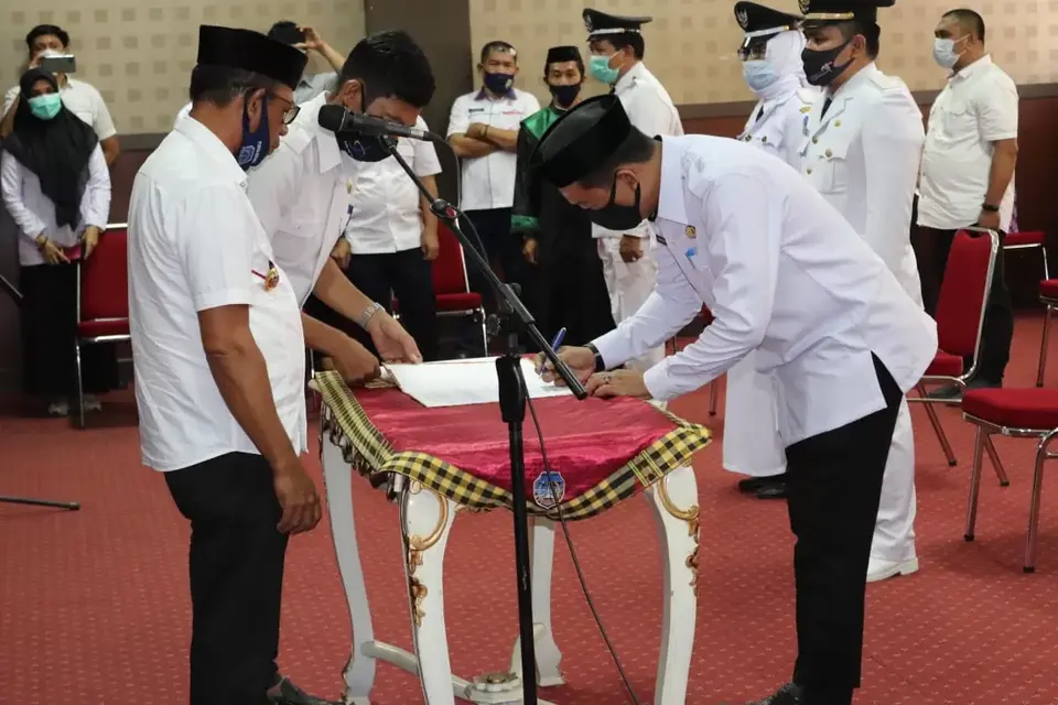 Asisten III Setda Kolaka Lantik 18 Pejabat Eselon III dan IV