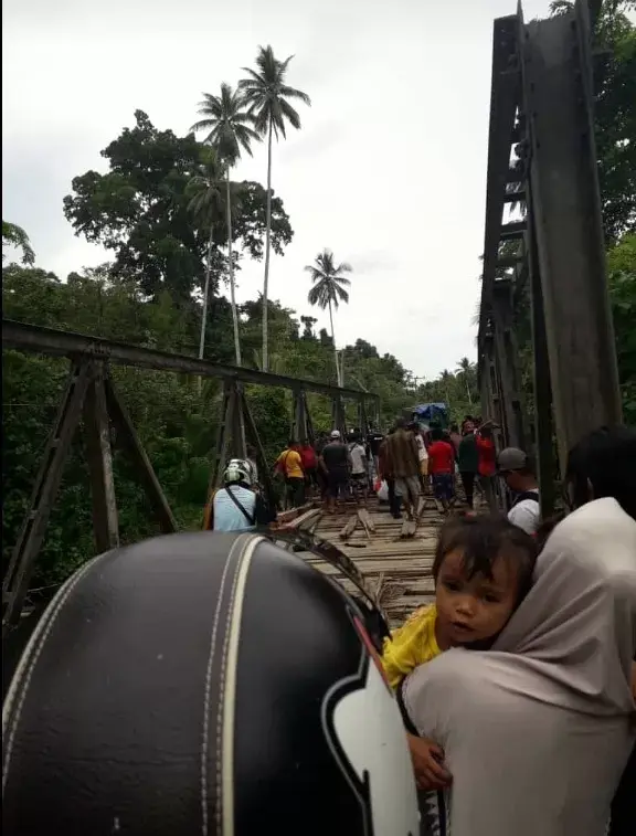Kondisi Jembatan Kakenauwe Buton Memprihatinkan, Pelintas Ekstra Hati-hati