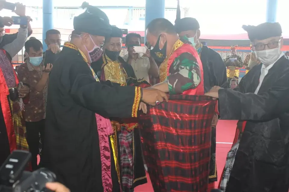 Pangdam XIV / Hasanuddin Mayjen TNI Andi Sumangerukka Diberi Gelar La Ode Lakina Umanena Lipu
